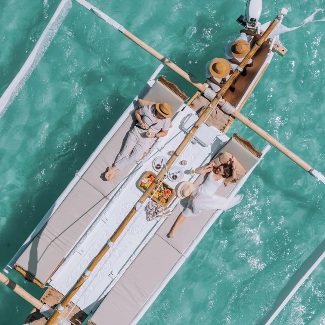 LUXURY NGALAWA BOAT EXPERIENCE